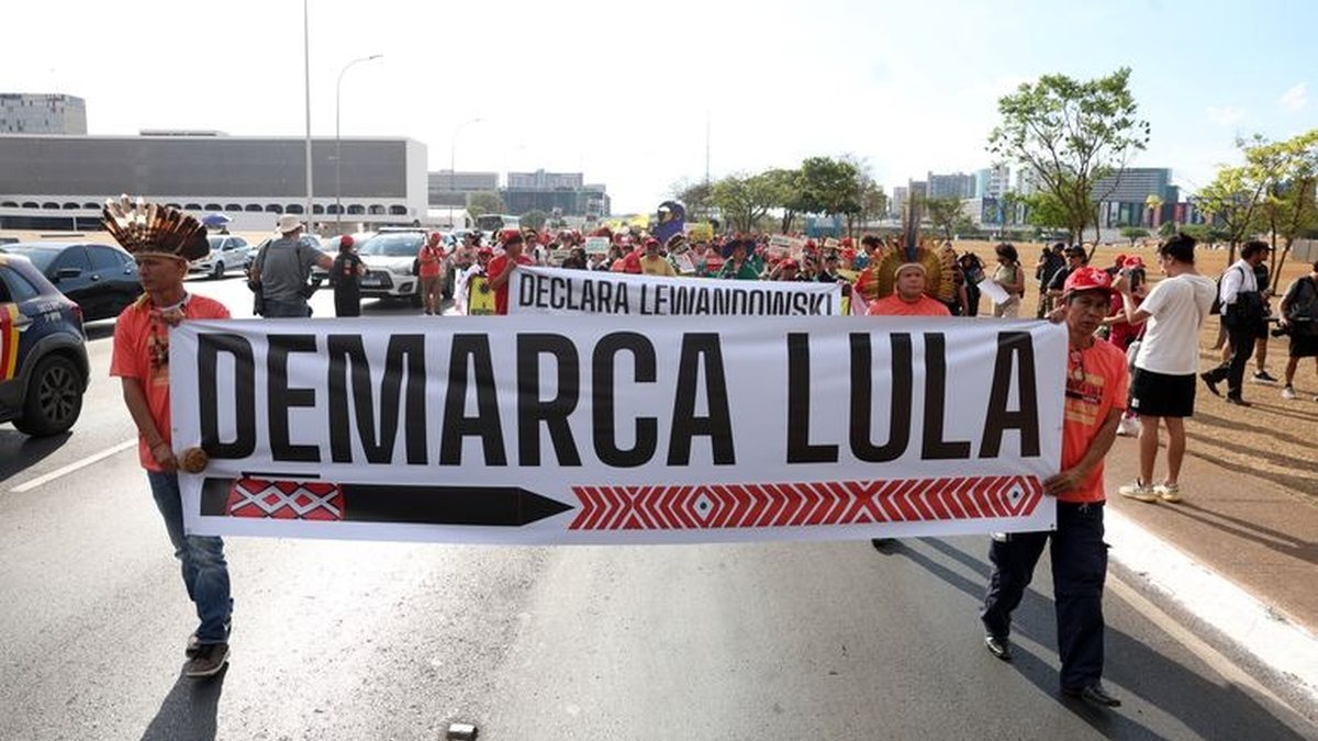 Passeata indígena em defesa da demarcação de terras - Valter Campanato/Agência Brasil