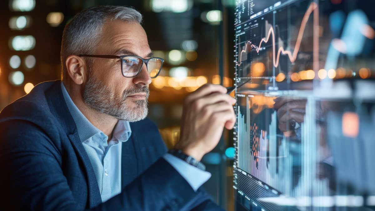 Salário inicial de um diretor Financeiro das áreas de Finanças e Contabilidade pode chegar a R$ 86.950, de acordo com o Guia Salarial 2026 - Adobe Stock