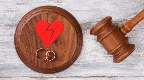 Novos dados do IBGE revelam que o número de divórcios no Brasil é crescente - Envato