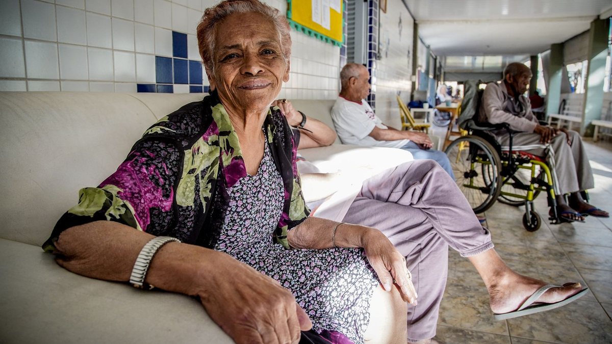 'Perspectivas acerca do envelhecimento na sociedade brasileira' foi o tema escolhido para a redação do Enem 2025 - Rafa Neddermeyer/Agência Brasil