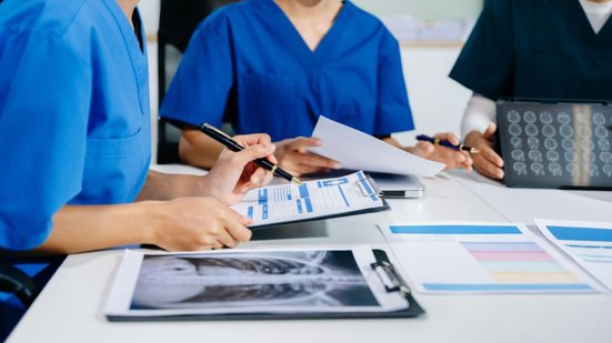 Embora o ideal seja fazer o check-up uma vez por ano, a frequência pode variar conforme o perfil de cada pessoa - Foto: Envato Elements