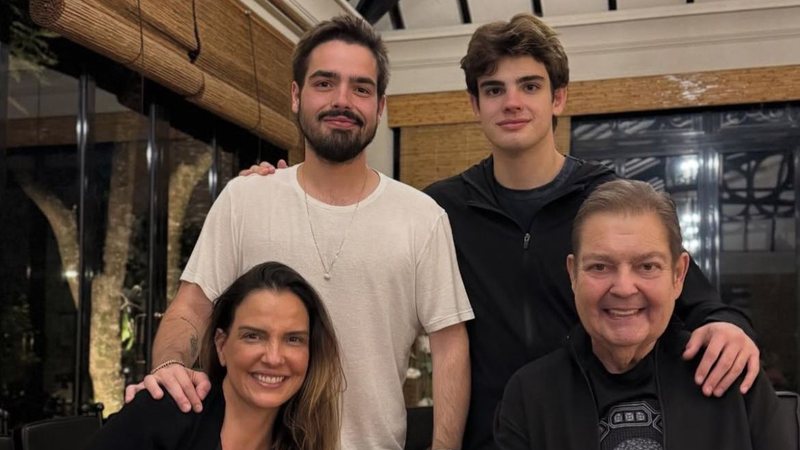 Faustão celebra 24 anos de casamento com Luciana ao lado dos filhos e recebe carinho de amigos e famosos - Reprodução/Instagram/@joaosilva