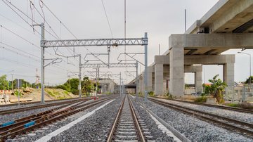 O plano lançado hoje pode gerar investimentos totais de R$ 600 bilhões, sendo R$ 140 bilhões apenas na infraestrutura de trilhos - Envato