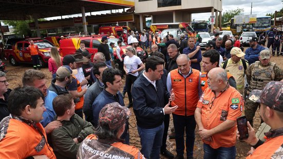 Governador Ratinho Júnior (PSD) fez o anúncio sobre a suspensão do Enem no município via publicação no X - Foto: Jonathan Campos/AEN