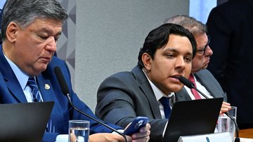 O requerimento para a convocação de Igor Delecrode (no centro) foi apresentado pelo relator, deputado Alfredo Gaspar (União-AL). - Waldemir Barreto/ Agência Senado
