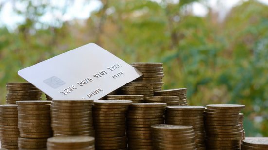 Estudo, elaborado com base em dados do BC, indica que o pior momento do ciclo de inadimplência pode ter sido superado - Envato