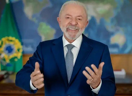 O Presidente Luís Inácio Lula da Silva  anuncia em cadeia nacional a isenção do Imposto de Renda  para quem ganha até R$ 5 mil - Ricardo Stuckert / PR