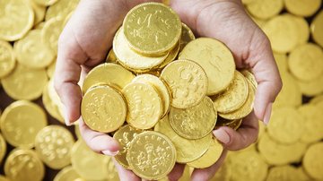 Expectativa é que demanda pelo metal precioso continuará forte, impulsionada por compras de bancos centrais e diversificação de investimentos - Envato
