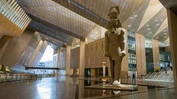 Estátua gigante de faraó no Museu do Egito, GEM, inaugurado neste sábado, 1 de novembro - Divulgação / Visit GEM