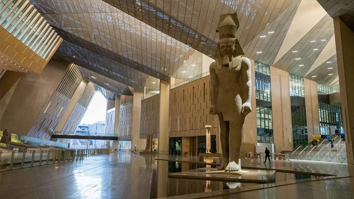 Estátua gigante de faraó no Museu do Egito, GEM, inaugurado neste sábado, 1 de novembro - Divulgação / Visit GEM