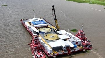 Um dos barcos do projeto Norte Conectado, responsável por instalar os cabos de fibra ótica no leito dos rios - Divulgação - Ministério da Comunicação