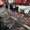 Manifestantes se reúnem em frente ao MASP, na Av. Paulista (SP) na noite desta sexta-feira (31), para protestar contra a operação policial no Rio - Leandro Chemalle/TheNews2/Estadão Conteúdo