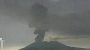 O vulcão de Sakurajima, no Japão, entrou em erupção na madrugada de domingo; foi a 302 vez que isso ocorreu neste ano - Reprodução / Redes Sociais