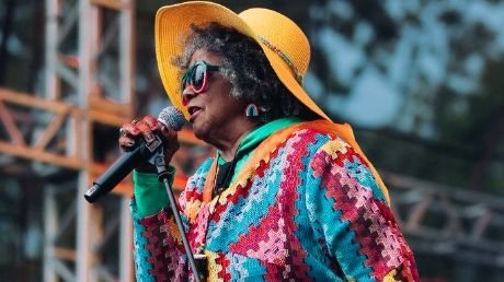 Com mais de 40 anos de carreira, a cantora e compositora carioca foi a escolhida para levar sua versatilidade sonoridade que atravessa gerações - Envato