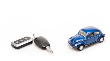 Seguro de automóvel (IPSA) mantém tendência de queda e vai a 4,9% em outubro, enquanto o de motos permanece em patamar alto - Envato