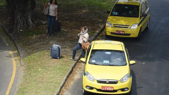 A partir da publicação da lei, os taxistas deixarão de pagar as taxas por cinco anos - Tânia Rêgo/Agência Brasil