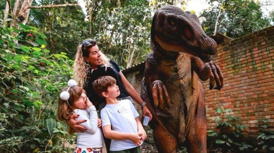 A proposta do Terra dos Dinos é oferecer uma experiência imersiva - Foto: reprodução Terra dos Dinos RJ
