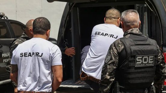 Sete líderes do Comando Vermelho presos no Rio foram transferidos hoje para presídios federais; transferência foi autorizada pela Justiça fluminense - Rogério Santana / Divulgação