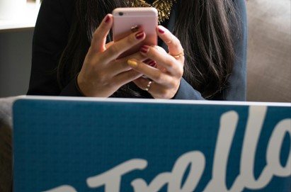 Aplicativos voltados à produtividade, como o Trello, ajudam o profissional a organizar e acompanhar projetos e tarefas - Pexels