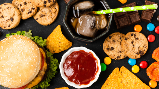 Junto à redução preços dos ultraprocessados da pandemia até os dias atuais, os alimentos saudáveis ficam cada vez mais caros - Foto: Freepik