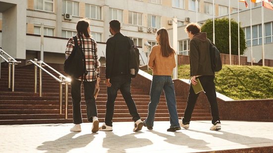 Inscrição para concorrer a uma vaga na USP com nota do Enem vai até 19 de dezembro - Envato