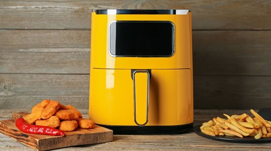 O eletrodoméstico deixou de ser coadjuvante e passou a ocupar papel central no preparo de pratos - Envato