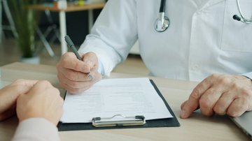Conselho de Medicina informou que não houve mudança na legislação sobre atestados médicos em papel - Unsplash