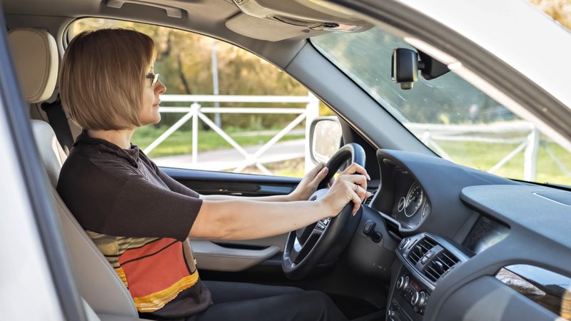 Governo estima que o novo modelo pode reduzir em até 80% o custo total da habilitação - Envato