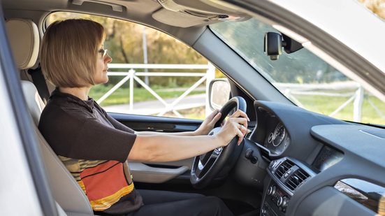 Governo estima que o novo modelo pode reduzir em até 80% o custo total da habilitação - Envato