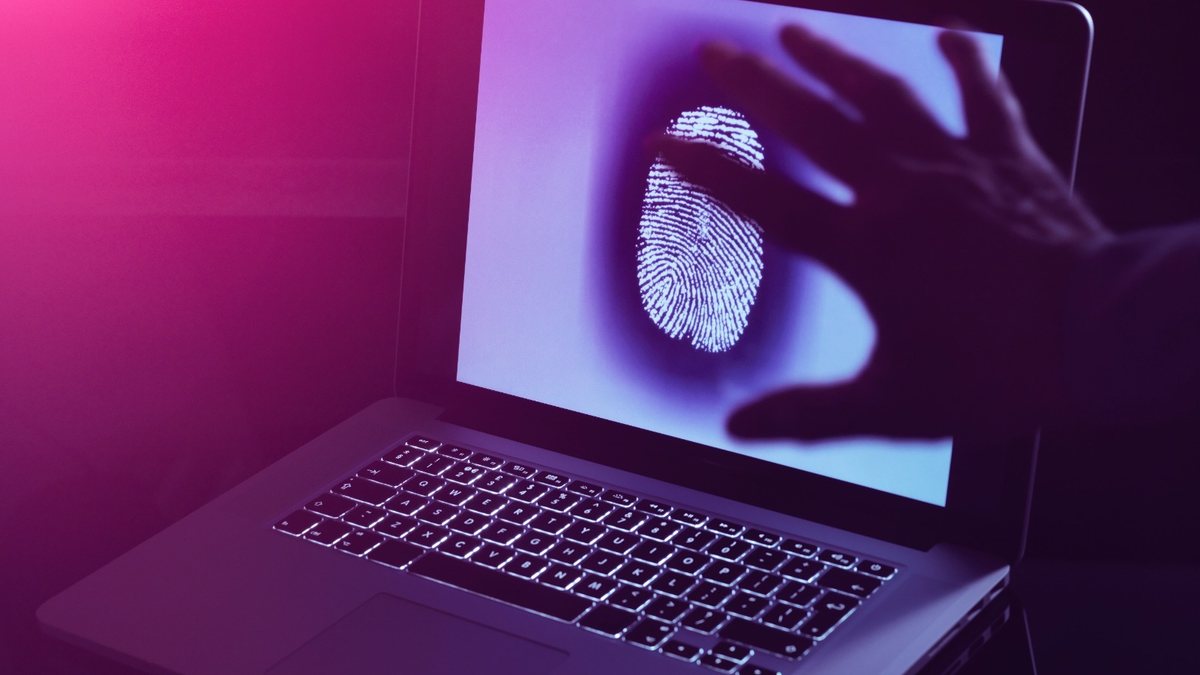 Um Boletim de Ocorrência registrado virtualmente tem o mesmo peso legal que um registrado diretamente na delegacia - Envato