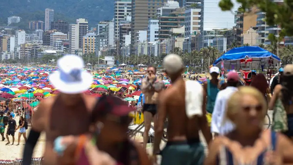Os sintomas mais comuns associados às altas temperaturas foram tontura, fraqueza, desmaios e queimaduras solares - Tomaz Silva/Agência Brasil