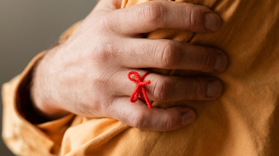 São fatores para o aumento dos casos a baixa adesão ao uso de preservativos e a popularização dos medicamentos contra a disfunção erétil - Foto: Freepik