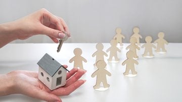 Não conseguir atingir a meta de adquirir a casa própria deixaria 58% dos brasileiros tristes, segundo a pesquisa - Envato