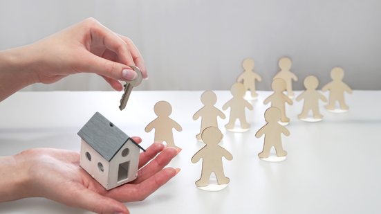 Apesar do sonho, 41% dos entrevistados na pesquisa afirmam não ter dinheiro para dar entrada ou financiar o imóvel - Envato