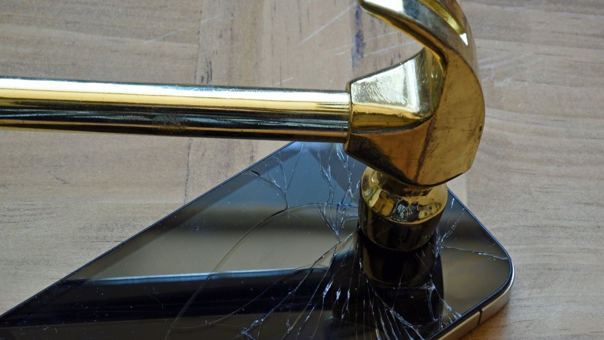 Conheça as certificações IP, militar e outros indicativos de resistência dos aparelhos - Envato