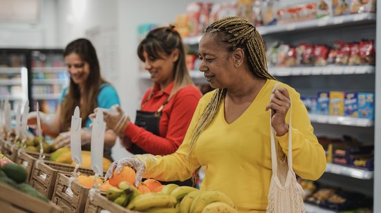 Márcio Milan, vice-presidente da Abras, vê recomposição do padrão de consumo, reflexo da queda nos preços dos alimentos - Envato
