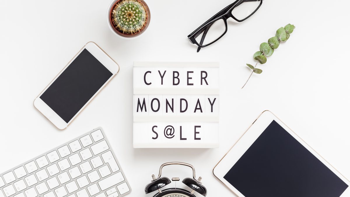 Brasileiro também demonstra interesse por iPhones, notebooks, caixas de som e geladeira nesta Cyber Monday, segundo o Google - Envato