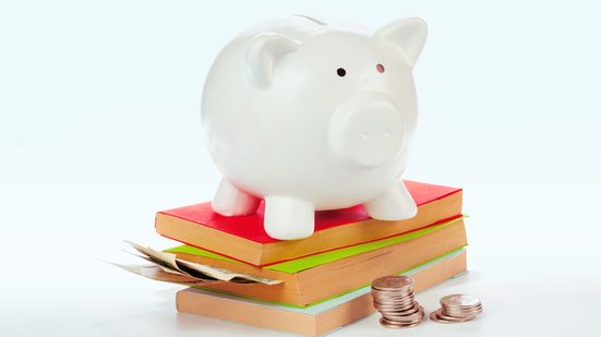 Aproveite o momento de folga para ler e se preparar para os gastos que virão neste começo de ano - Envato