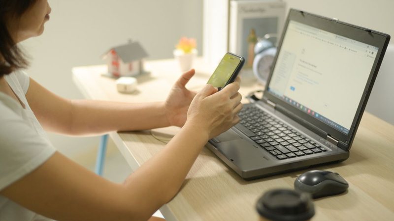 Estudo da Comissão Europeia indica que a vigilância reduz satisfação no trabalho - Envato