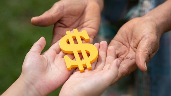 Por lei, as prestações do empréstimo consignado podem comprometer até 35% da renda líquida mensal - Freepik