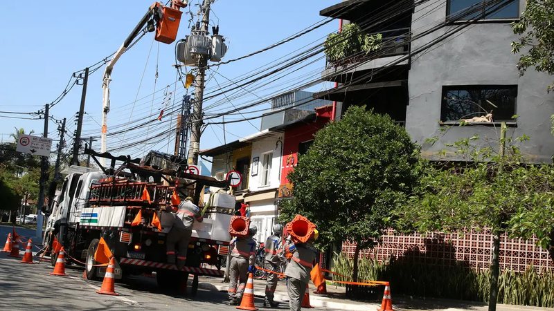 Companhia de energia estima normalização do serviço na cidade até o fim da noite de amanhã - Rovena Rosa/Agência Brasil