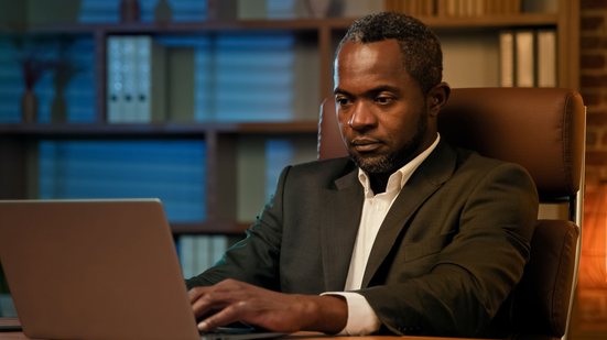 O 'motor' de um profissional de alta performance também é abastecido por planejamento, execução, controle e determinação - Adobe Stock