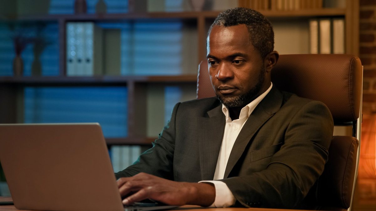 O 'motor' de um profissional de alta performance também é abastecido por planejamento, execução, controle e determinação - Adobe Stock