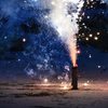 Fogos de artifício podem causar sérios ferimentos, incluindo queimaduras e amputações quando manuseados sem cuidados - Envato