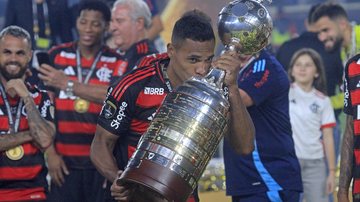 Jogadores do time carioca comemoram o tetracampeonato em Lima, no Peru, e a classificação para o Mundial de Clubes da Fifa 2029 - Estadão Contéudo
