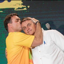 Flávio Bolsonaro relembra aniversário de facada no pai: \u0027muito marcante\u0027