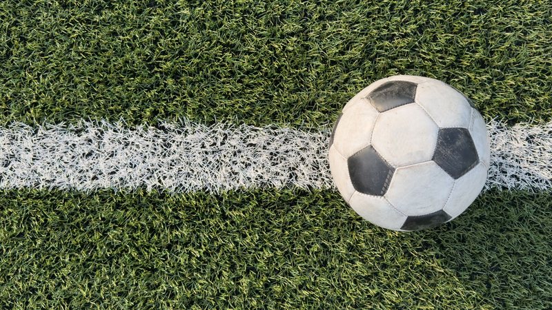 Um dos trechos vetados refere-se à redução da tributação para as Sociedades Anônimas de Futebol (SAFs), com equiparação para os clubes brasileiros - Envato