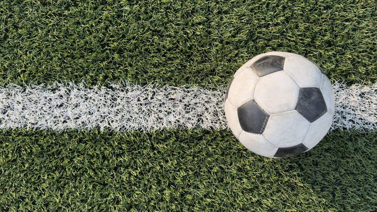 Um dos trechos vetados refere-se à redução da tributação para as Sociedades Anônimas de Futebol (SAFs), com equiparação para os clubes brasileiros - Envato