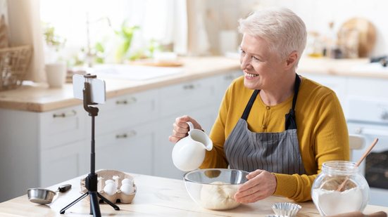 Criar conteúdo e ser um influencer, deixou de ser apenas postar fotos ou vídeos - Foto: Envato Elements