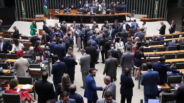 Na votação, parlamentar disse que "não é aceitável que o trabalhador pague a conta enquanto os setores lucram bilhões com uma tributação desatualizada" - Kayo Magalhães/Câmara dos Deputados